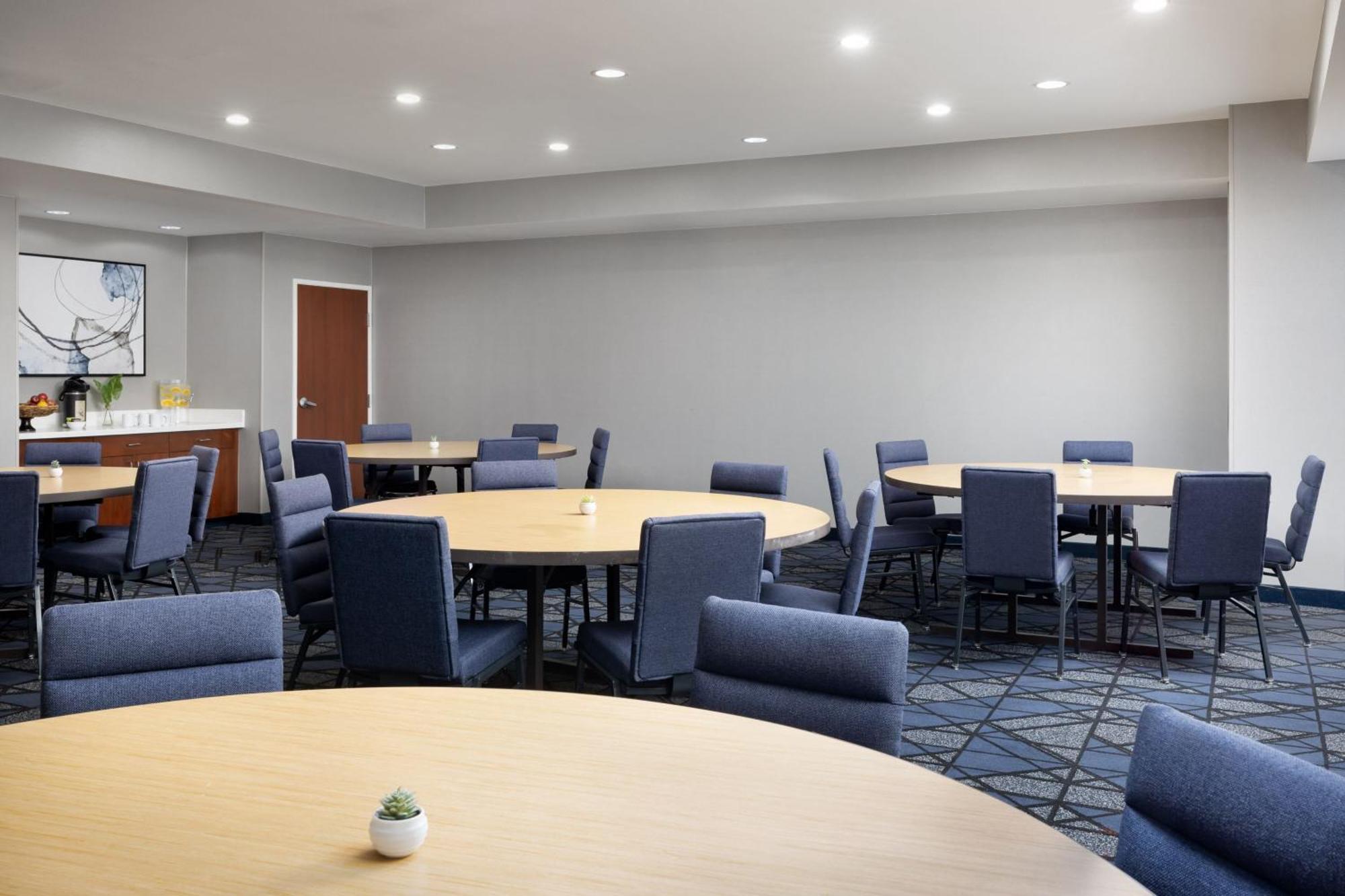 Courtyard By Marriott Las Vegas Stadium Area Exterior photo