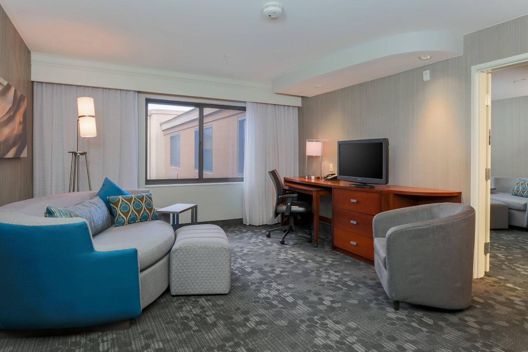 Courtyard By Marriott Las Vegas Stadium Area Exterior photo